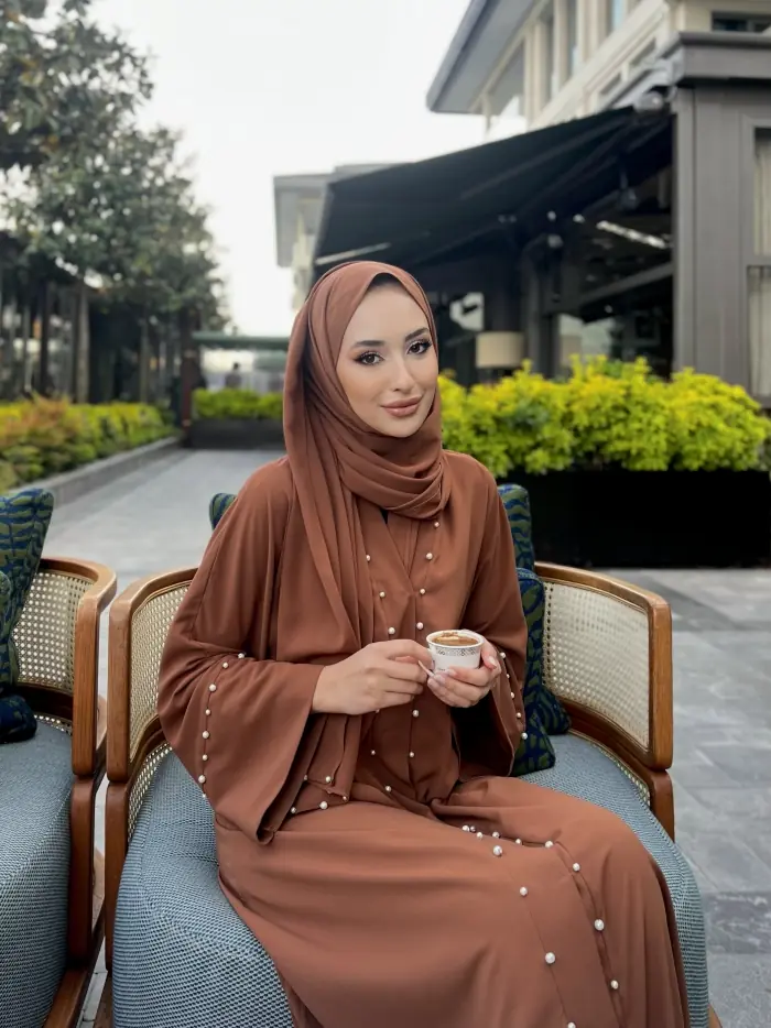Özel Tasarım İnci Detaylı Abaya Kiremit